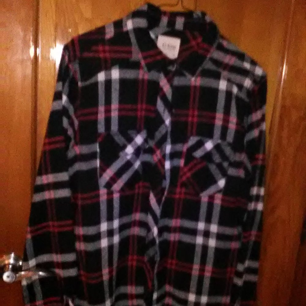 Women's "Ci Sono" shirt-size M